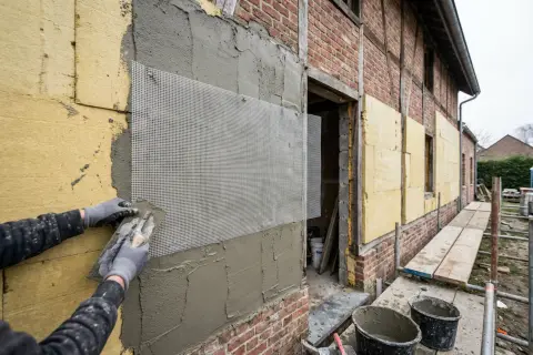 Wapeningslaag met glasvezelnet op buitenisolatieplaten